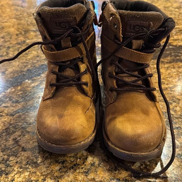 UGG Other - Uggs little boys sz 7